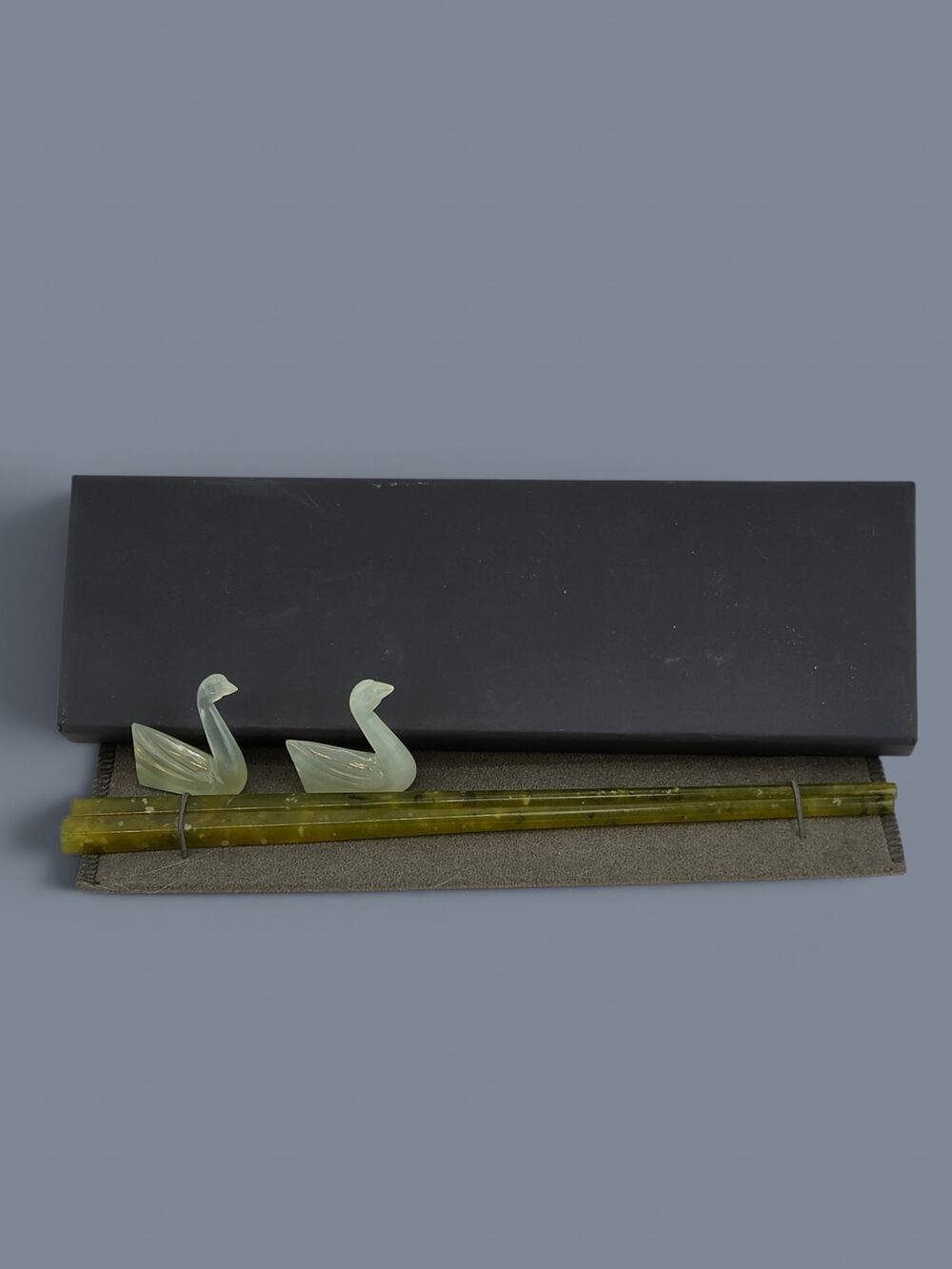 Vintage Gemstone Chopsticks Carved Swan Rests Presentation Box Spinach Jade